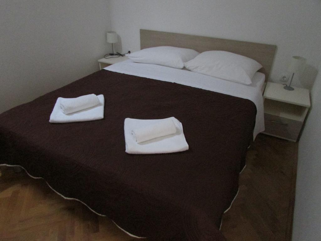 Apartmani I Sobe Grga Starigrad Paklenica Quarto foto