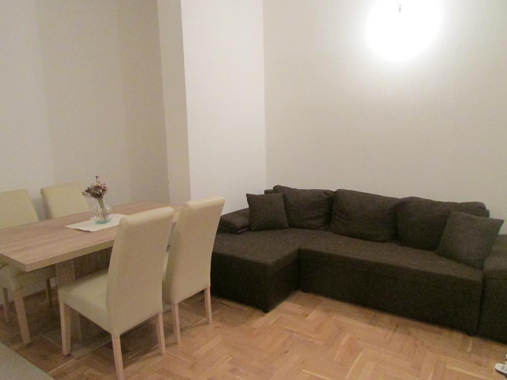 Apartmani I Sobe Grga Starigrad Paklenica Quarto foto