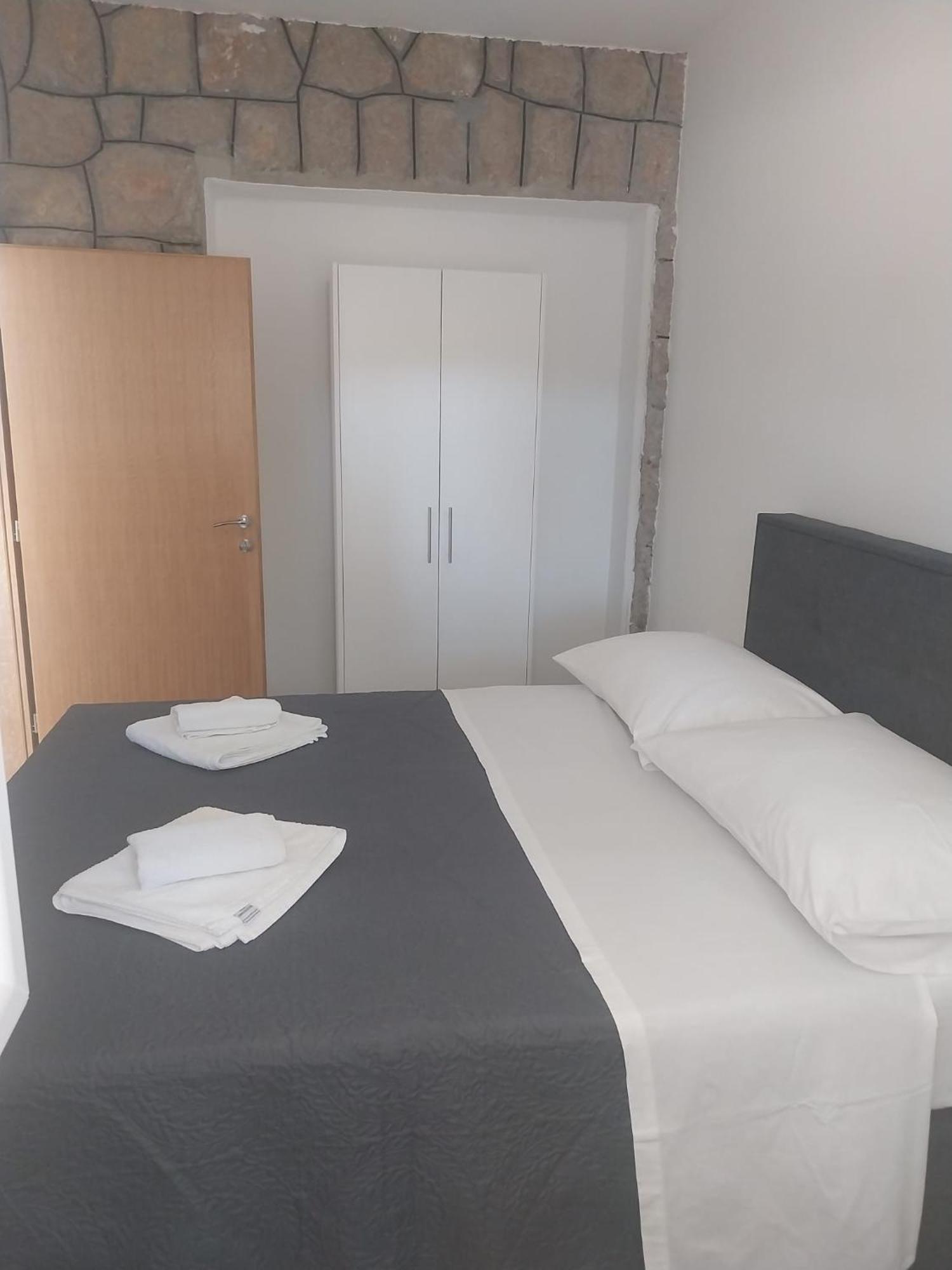 Apartmani I Sobe Grga Starigrad Paklenica Exterior foto