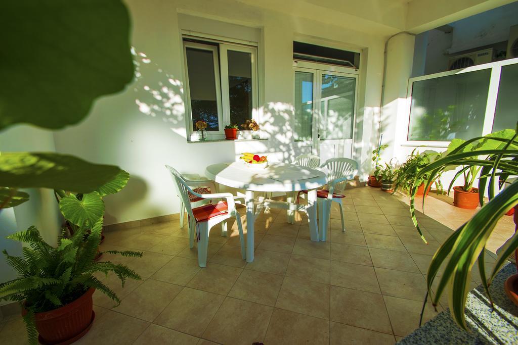 Apartmani I Sobe Grga Starigrad Paklenica Exterior foto
