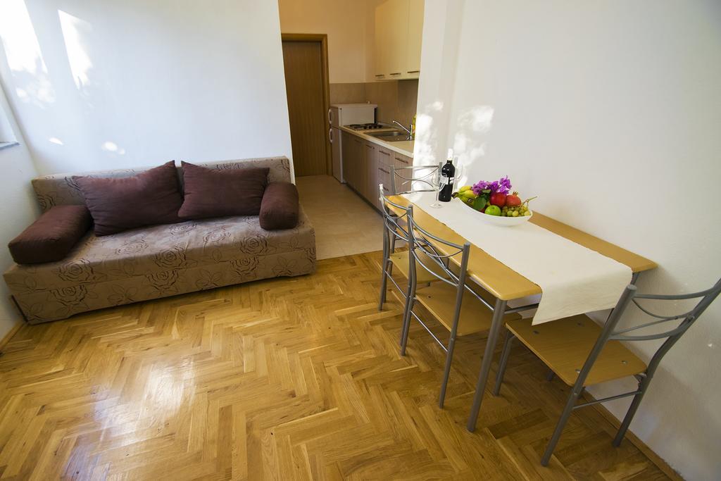 Apartmani I Sobe Grga Starigrad Paklenica Exterior foto